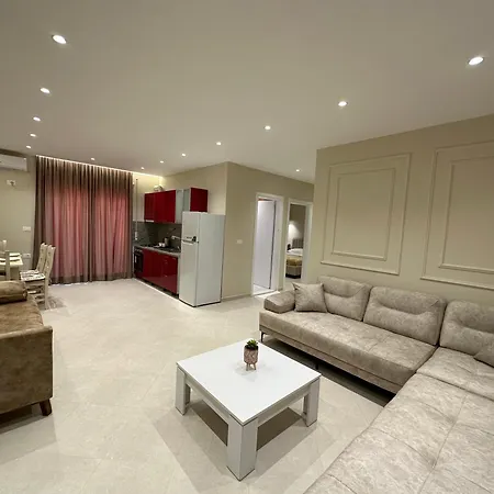 Beachfront With Balcony شقة