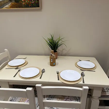 Daire Beachfront With Balcony Avlonya