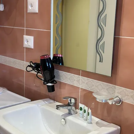 Beachfront With Balcony Apartamento Vlorë