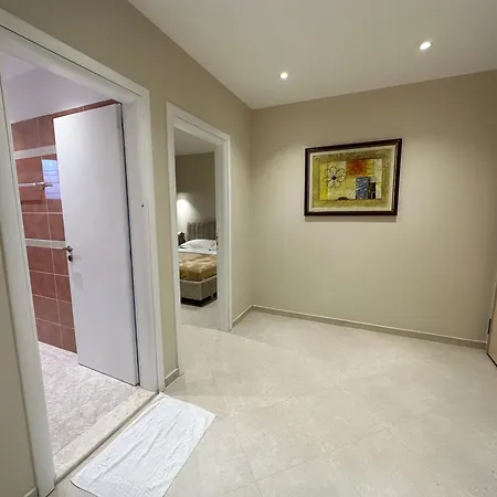 Beachfront With Balcony Apartment Vlorë