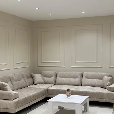 Beachfront With Balcony 公寓 Vlorë