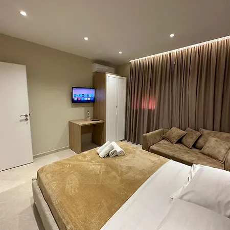 Beachfront With Balcony Apartmán