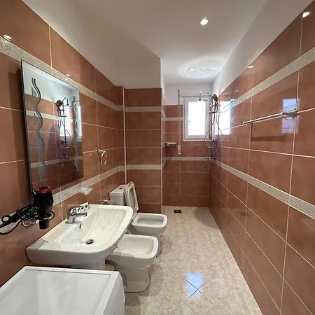 Beachfront With Balcony Apartment Vlorë