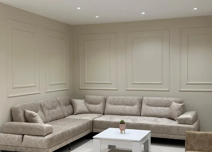 Beachfront With Balcony 公寓 Vlorë